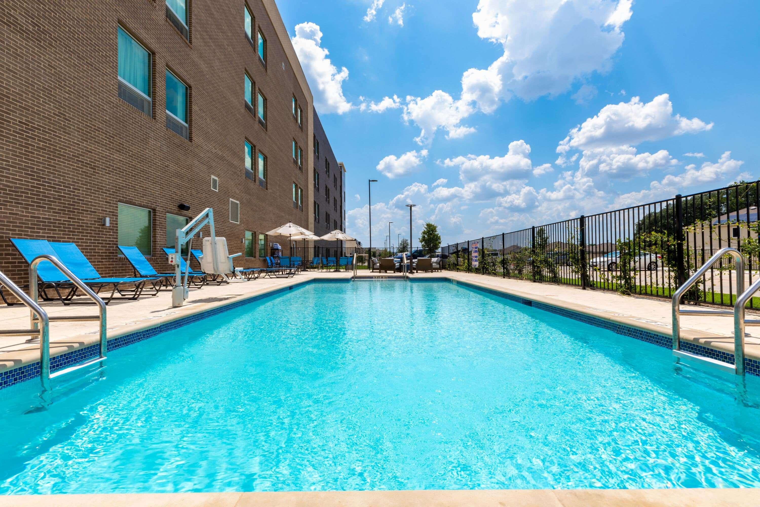 La Quinta Inn & Suites By Wyndham Round Rock Near Kalahari Exterior foto