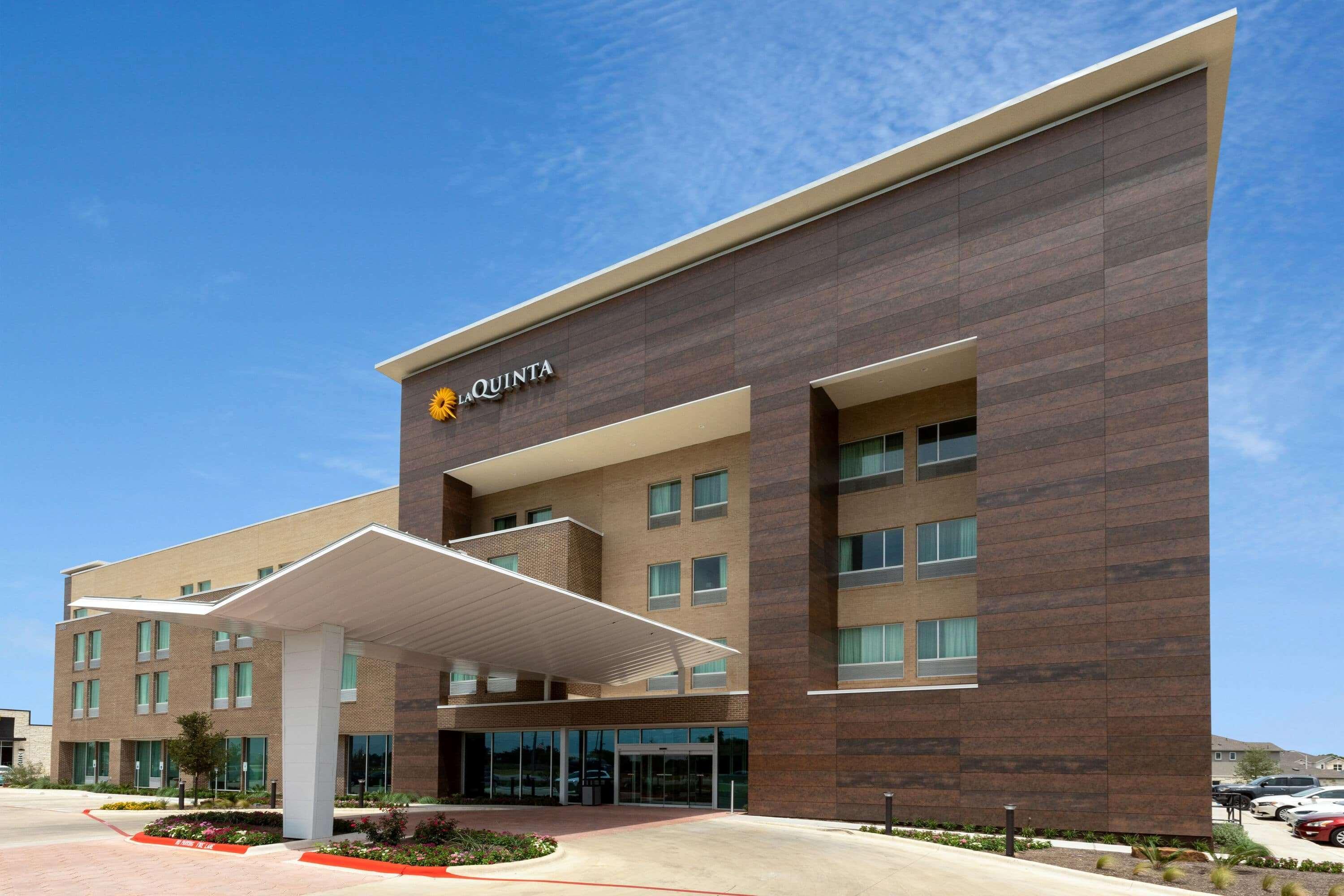 La Quinta Inn & Suites By Wyndham Round Rock Near Kalahari Exterior foto