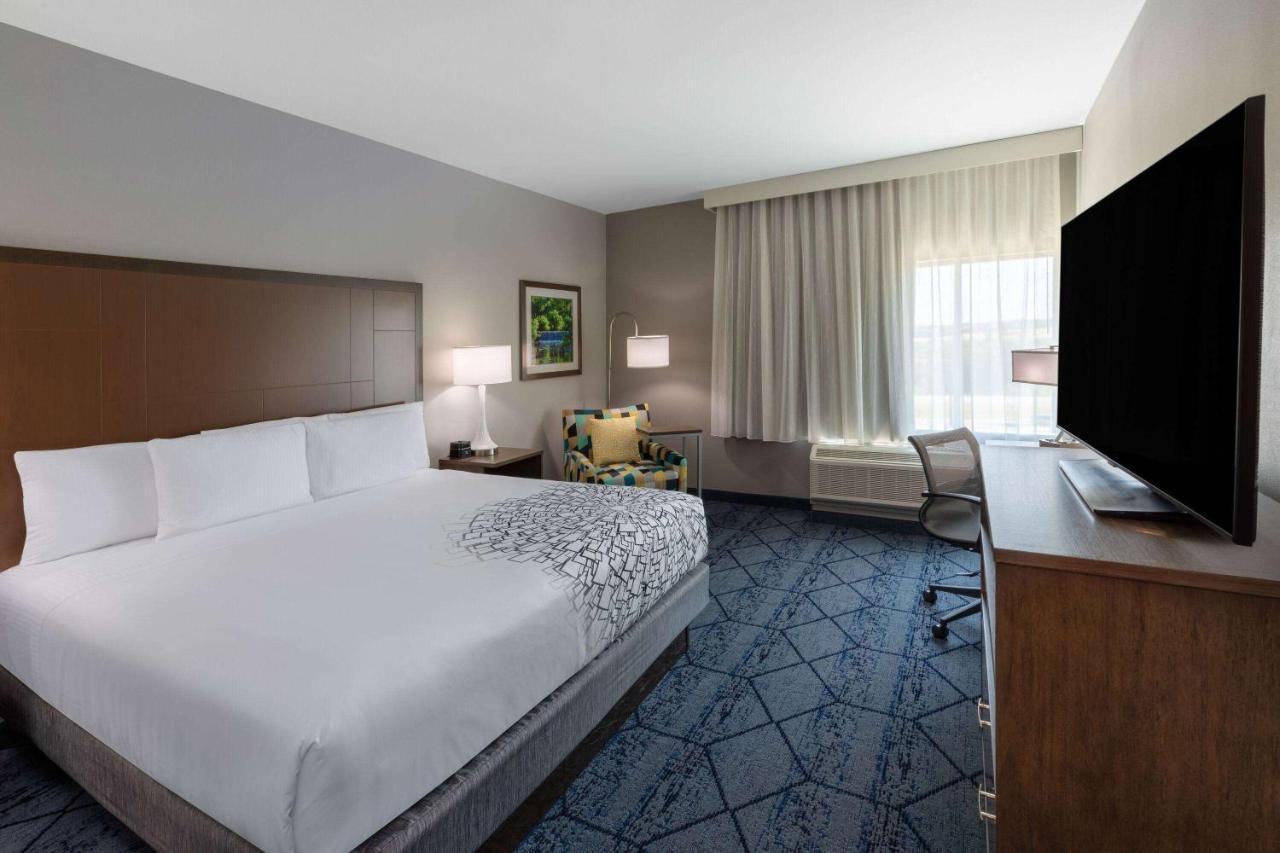 La Quinta Inn & Suites By Wyndham Round Rock Near Kalahari Exterior foto